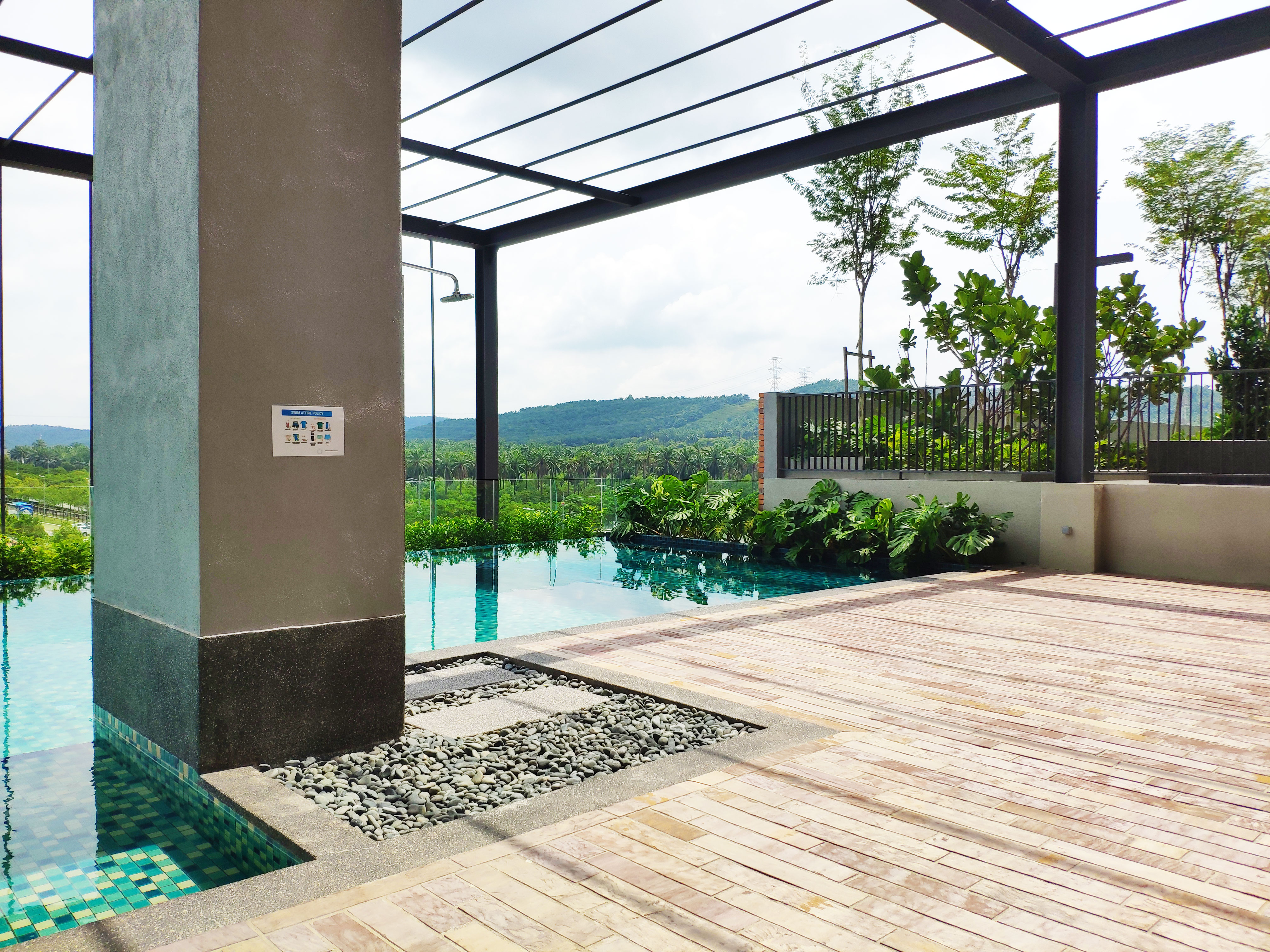 Infinity pool
