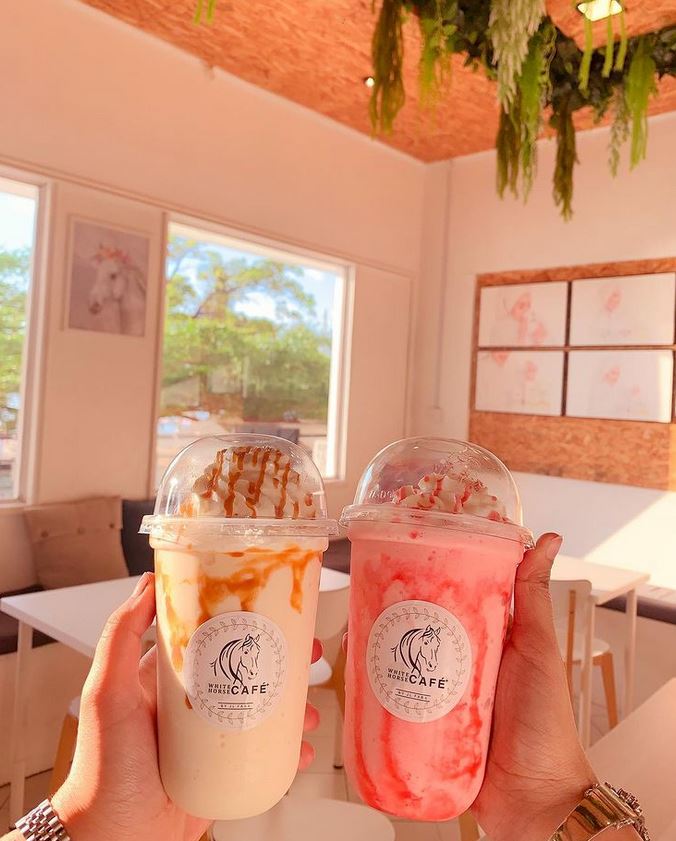 Vanilla White Horse Frappe & Strawberry Frappe