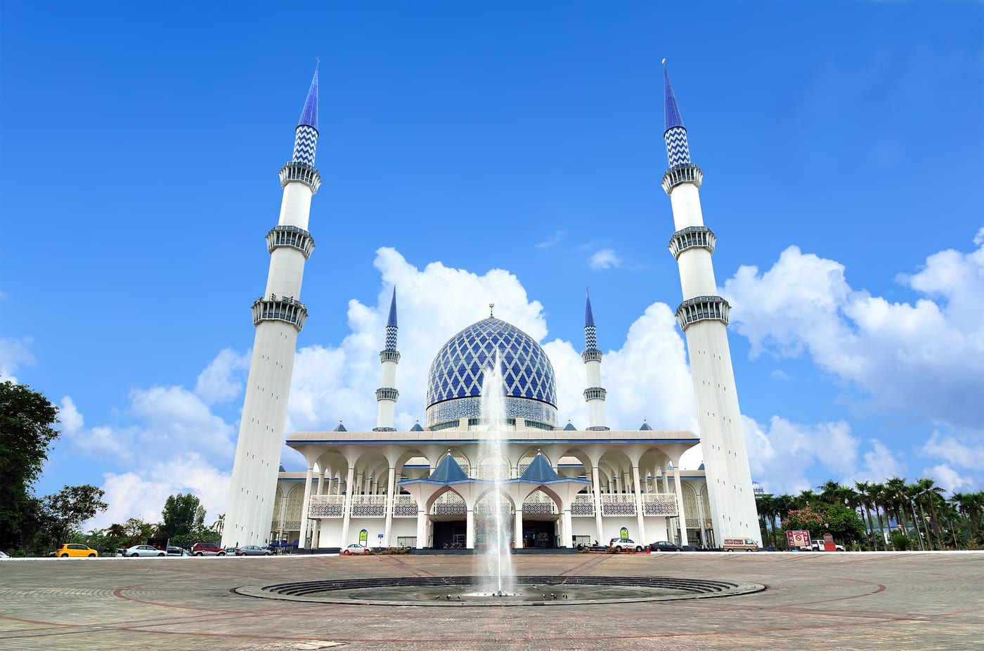 Guide to the Blue Mosque in Shah Alam | Salaam Suites