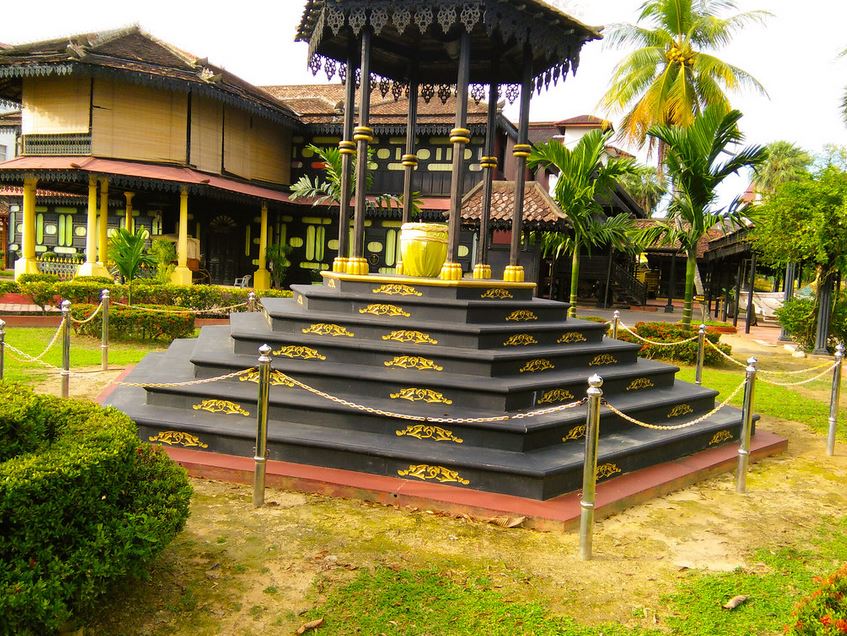 Gazebo in front of Istana Jahar