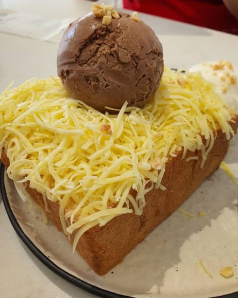 ice cream cheese toast