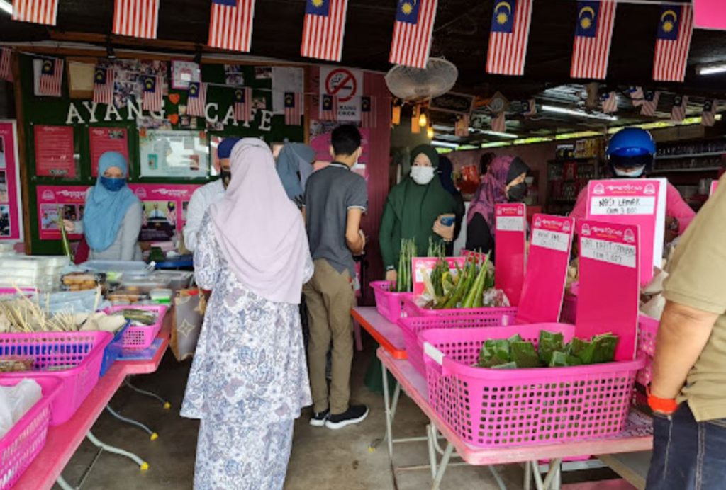 the atmosphere inside Ayang Cafe