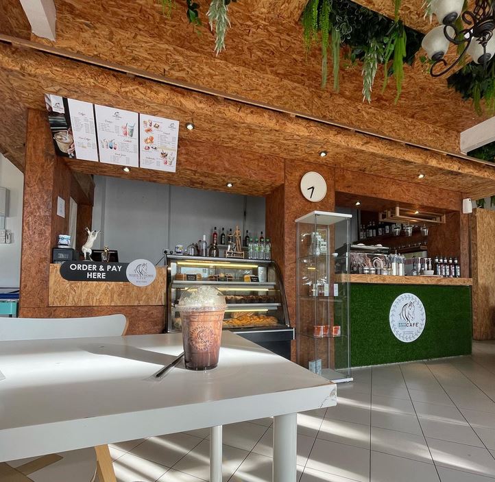 the atmosphere inside white horse cafe