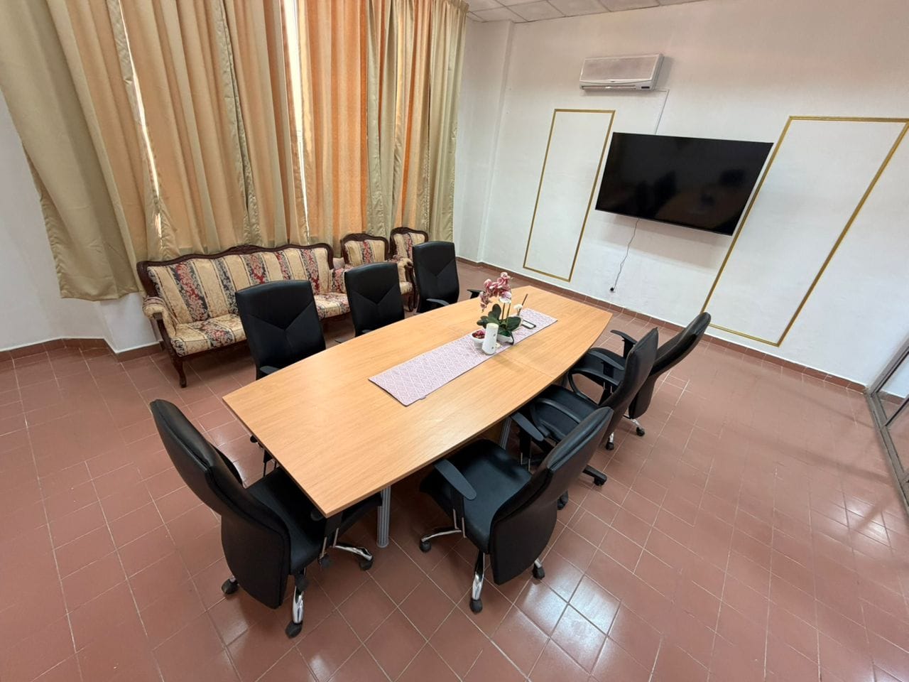 VIP Meeting Room at Hotel Ma'Wa
