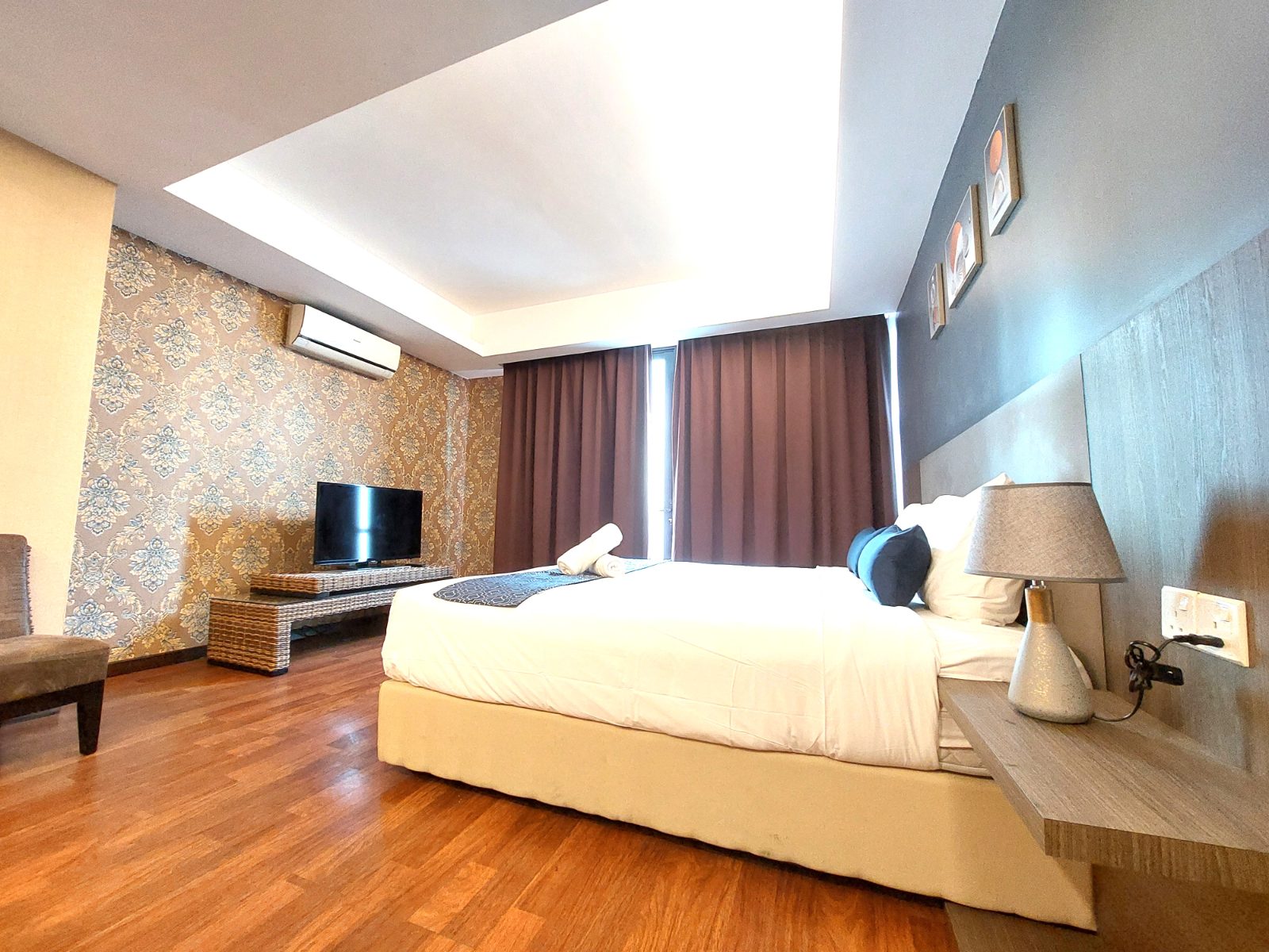 Suite living area